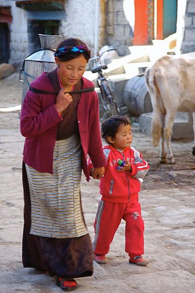 108 Tibetan mother and daughter.jpg